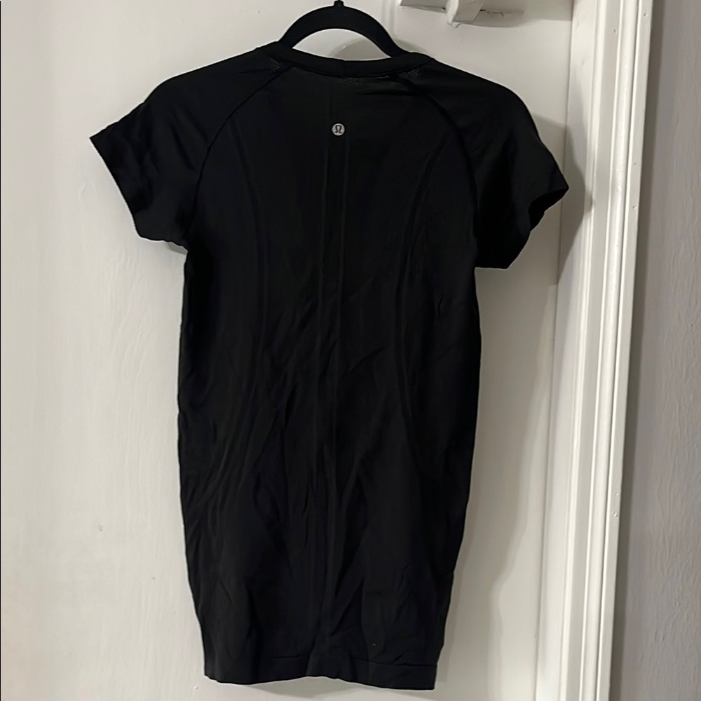 Lululemon Athletica black Fitted Short Sleeve T-Shirt - Picture 3 of 6